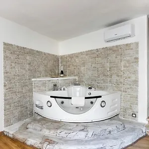 Lux Me - Jacuzzi&suites Trastevere , Roma Italia